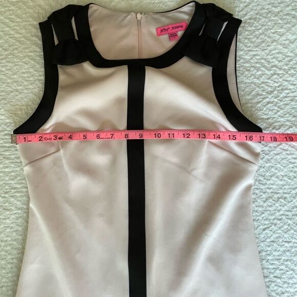 Betsy Johnson pale pink shift dress with black accent bows size 8 - Picture 9 of 12